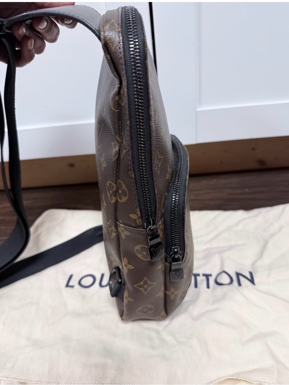 Authentic Louis Vuitton Avenue Sling Bag - Picture 7 of 13
